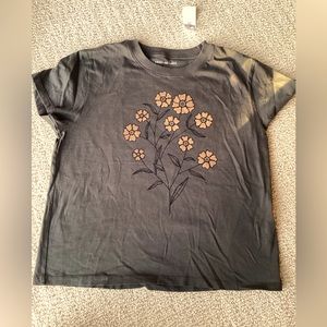 American Eagle Graphic T shirt Women’s S floral print.